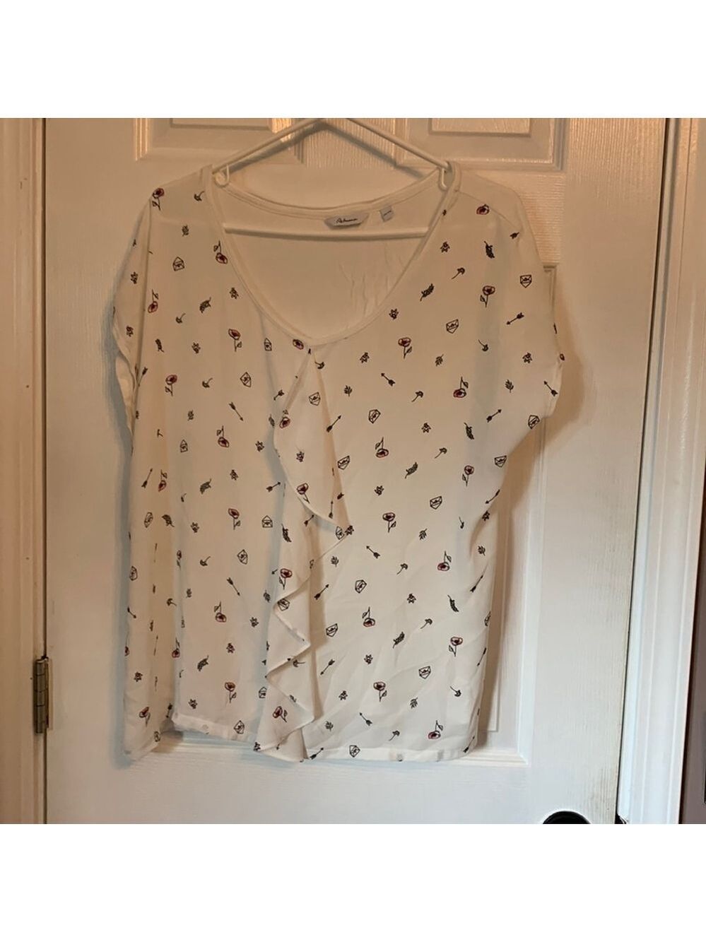 CXL Reitmans valentines hearts blouse